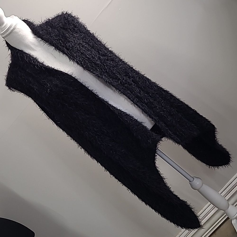 G eyelash vest good condition
